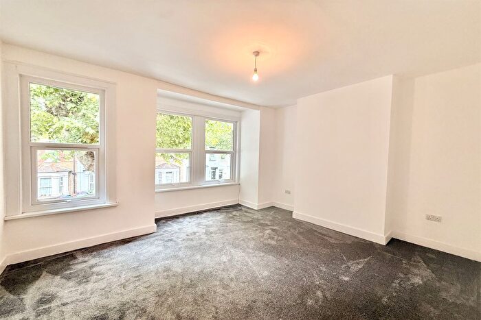 1 Bedroom Flat To Rent In Osborne Road, Westcliff-On-Sea, SS0