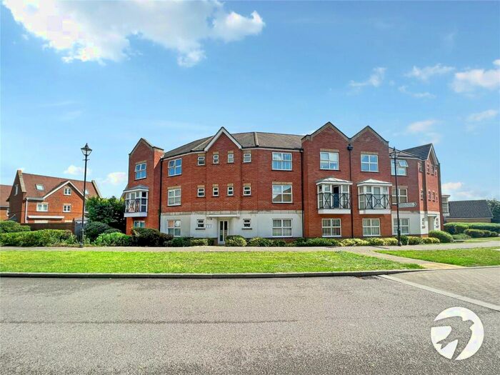 2 Bedroom Flat To Rent In Pinewood Place, Dartford, Kent, DA2