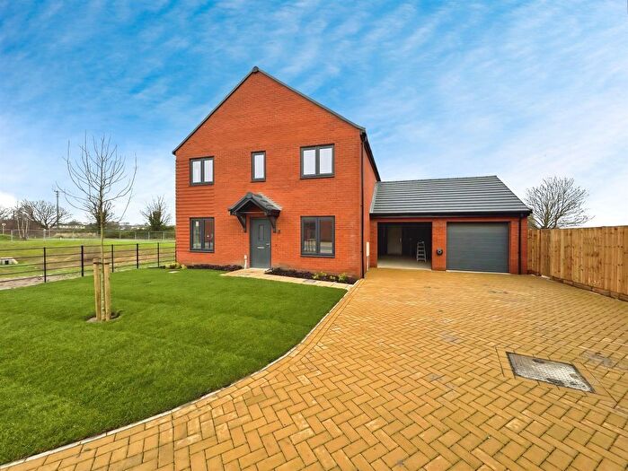 5 Bedroom Detached House For Sale In Peacock Drive, Bradwell, Great Yarmouth, NR31