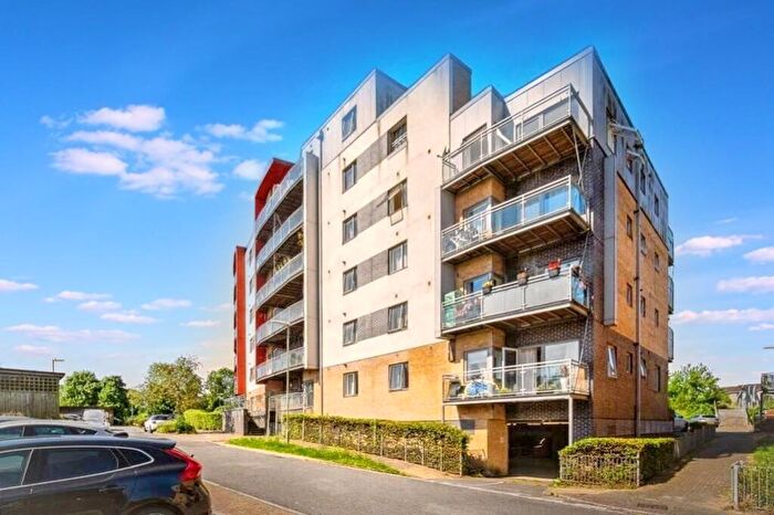 2 Bedroom Apartment For Sale In Shetland Road, Basingstoke, RG24