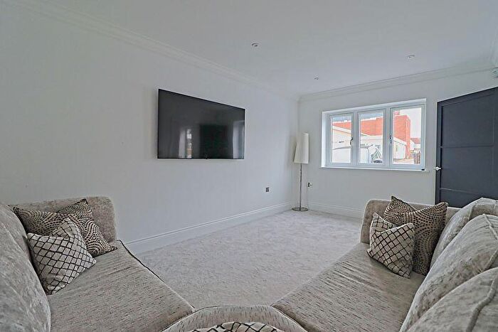 4 Bedroom Detached House For Sale In Thundersley Park Road, South Benfleet, SS7