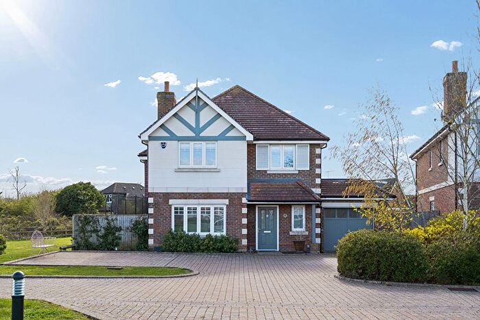 4 Bedroom Detached House For Sale In Horsehaven Mews, Watford, WD19