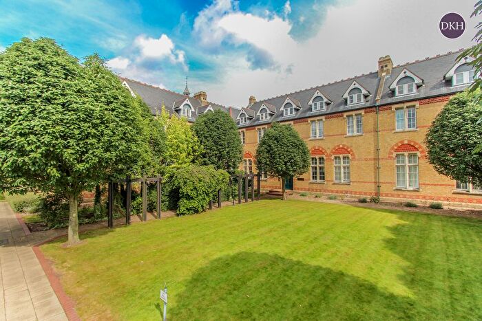 2 Bedroom Flat To Rent In Aston Close, Watford, Hertfordshire, WD24