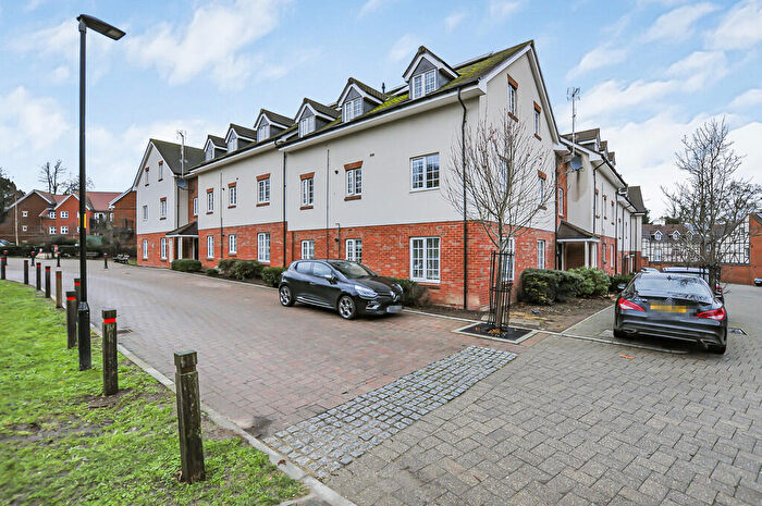 2 Bedroom Apartment For Sale In Fleming Court, Chalfont St. Peter, SL9