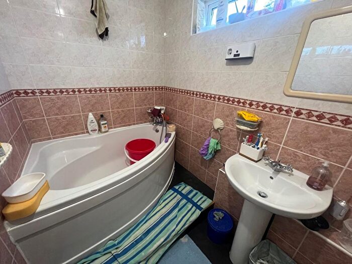 5 Bedroom Terraced House For Sale In Southwark Close, Stevenage, SG1