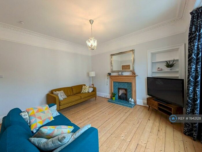 3 Bedroom Flat To Rent In Roseburn Drive, Edinburgh, EH12