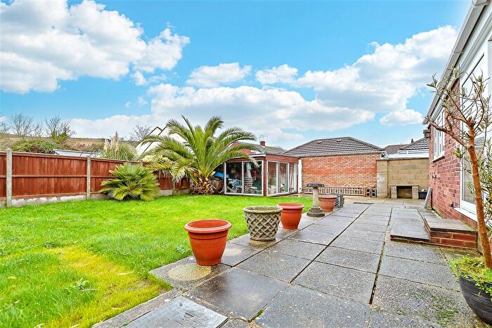 3 Bedroom Chalet For Sale In Shepherds Walk, Hythe, Kent, CT21