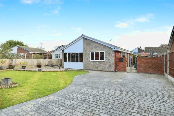 2 Bedroom Bungalow For Sale In Oakland Close, Woodsetts, Worksop, South Yorkshire, S81