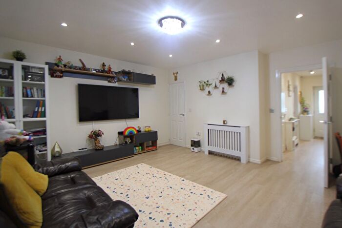 4 Bedroom Semi-Detached House To Rent In Collerne Street, Romford, RM3