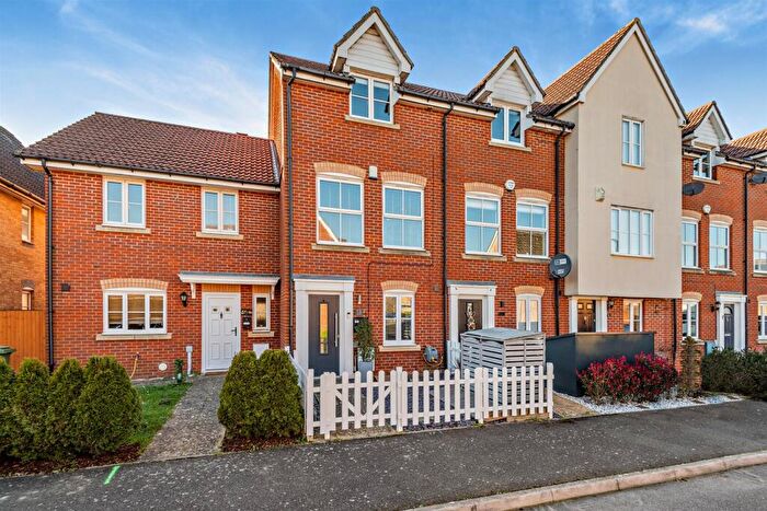 3 Bedroom Town House For Sale In Lacock Gardens, Maidstone, ME15