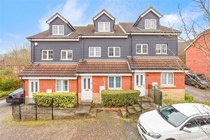 2 Bedroom Maisonette For Sale In Wharfdale Square, Tovil, Maidstone, Kent, ME15