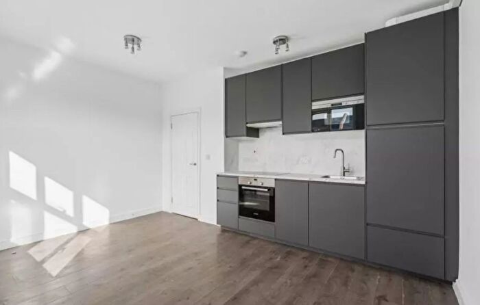 2 Bedroom Flat To Rent In Scarborough Street, Nook Apartments, E1