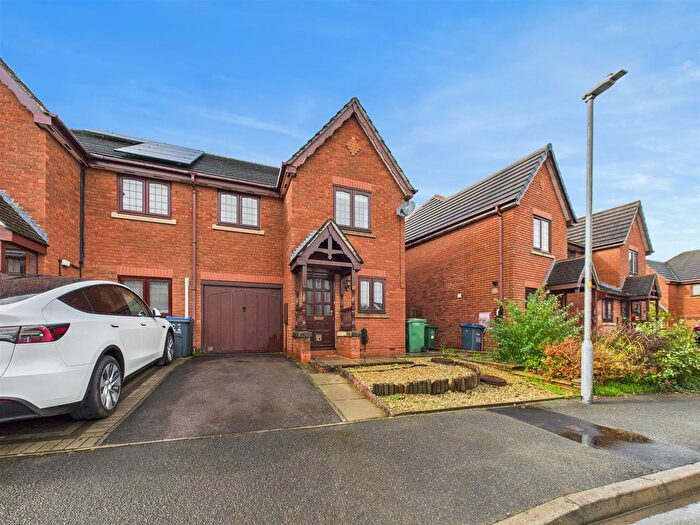 3 Bedroom Semi-detached House For Sale In Balmoral Close, Chippenham., SN14