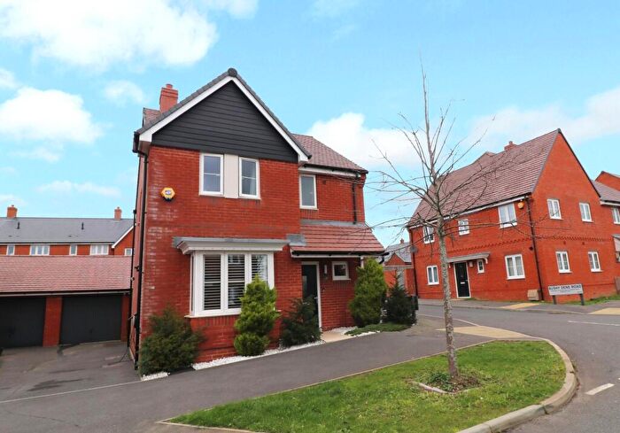 3 Bedroom Detached House For Sale In Wallace Avenue, Botley, SO32