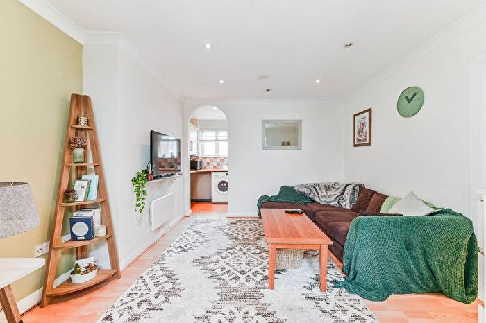 1 Bedroom Maisonette For Sale In Blunt Road, Croydon, South Croydon, CR2