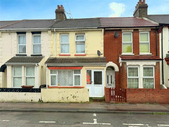 3 Bedroom Terraced House To Rent In Byron Road, Gillingham, Kent, ME7