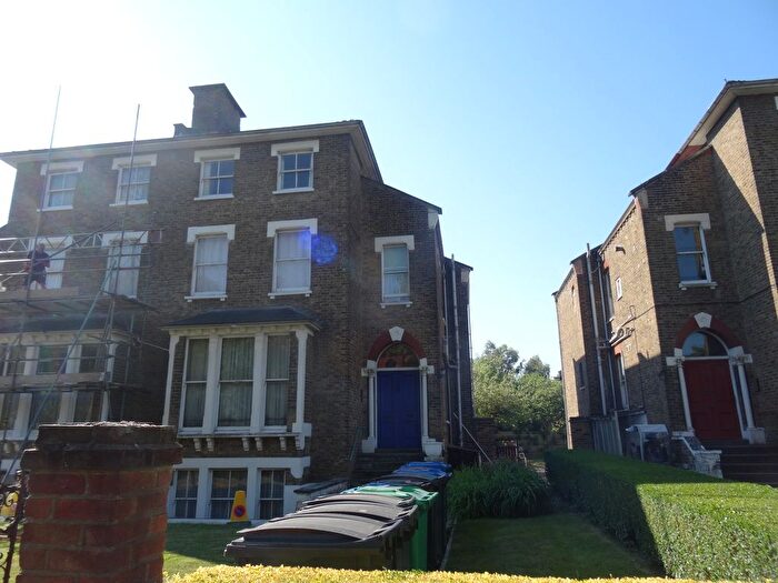 1 Bedroom Flat To Rent In Christ Church Road, Berrylands, Surbiton, KT5