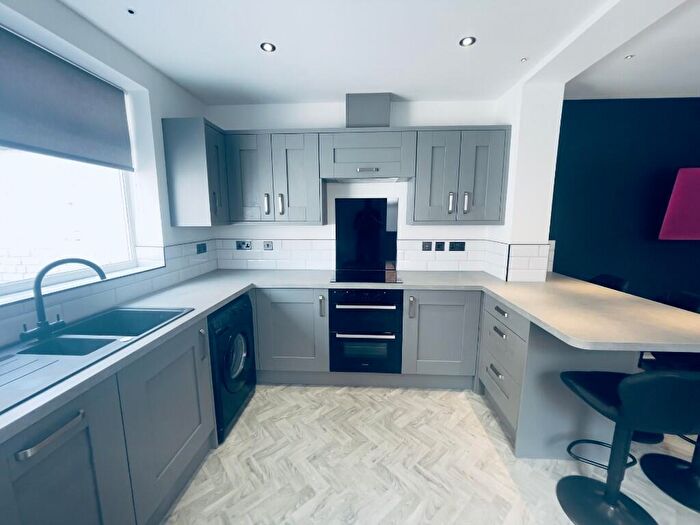 6 Bedroom Semi-Detached House To Rent In Cheyney Road - Studios - July, CH1