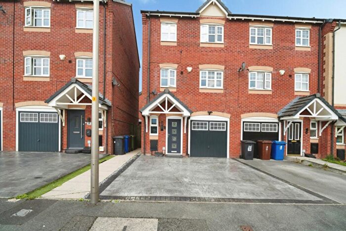 4 Bedroom Town House For Sale In Blakemore Park, Atherton, Manchester, Greater Manchester, M46