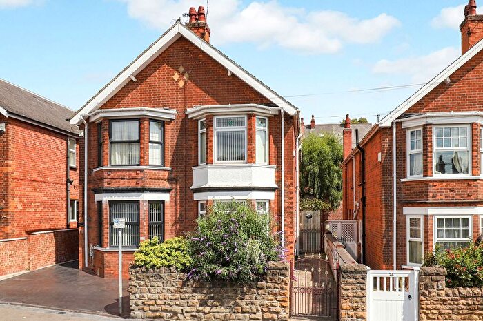 3 Bedroom Semi Detached House For Sale In Leslie Road, Nottingham, NG7