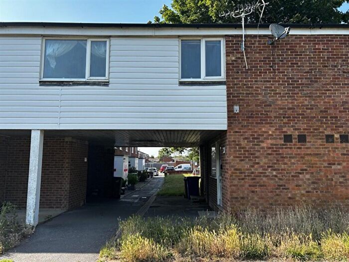 2 Bedroom Flat For Sale In Ullswater, Bracknell, RG12