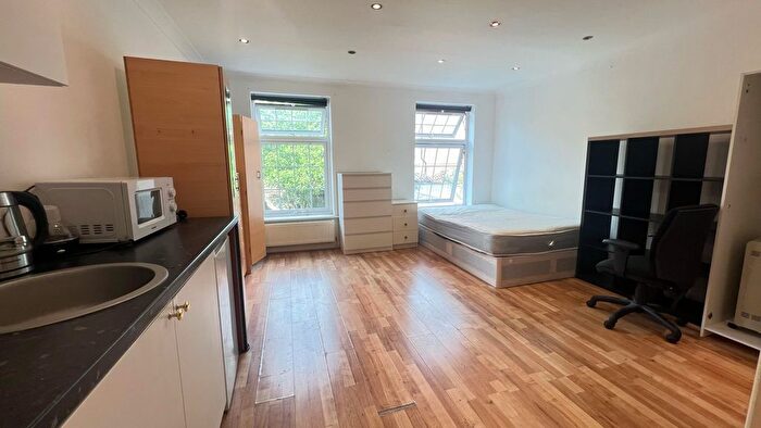 Studio To Rent In Guildown Avenue, London, N12