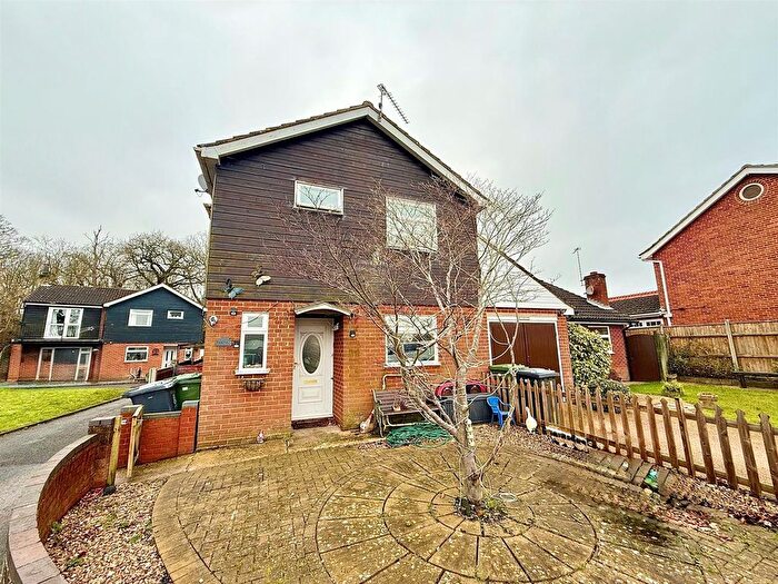 3 Bedroom Semi-Detached House For Sale In The Green, Ormesby, NR29