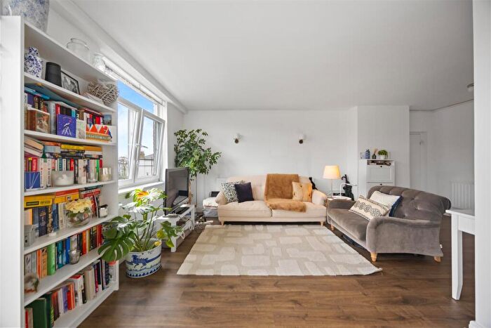 2 Bedroom Flat For Sale In Priory Road, South Hampstead, NW6