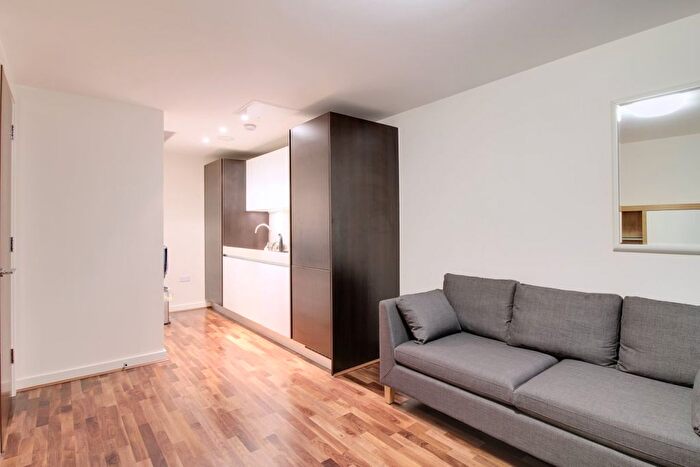 1 Bedroom Flat To Rent In Lambs Passage, City, EC1Y