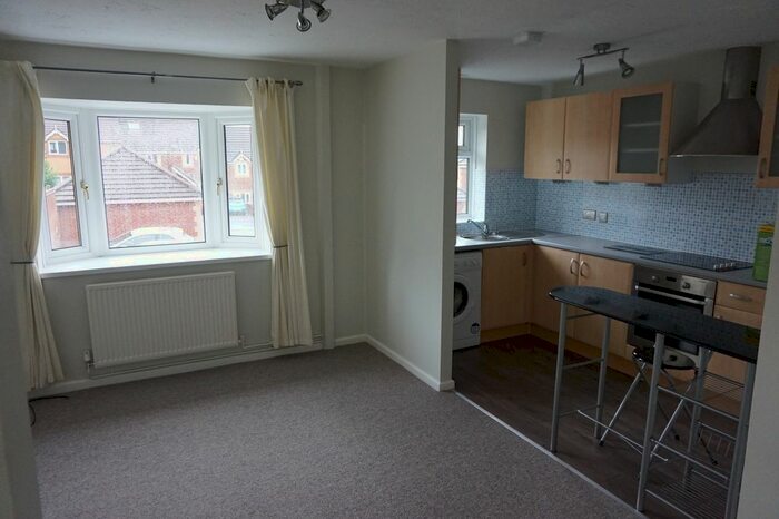 1 Bedroom Flat To Rent In Hoylake Drive, Warmley, BS30