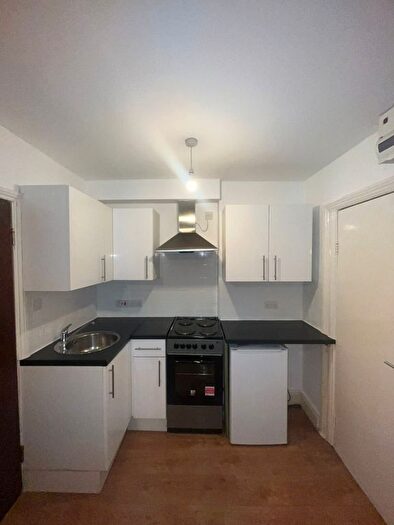 Studio To Rent In Shepherds Bush Road, London, W6