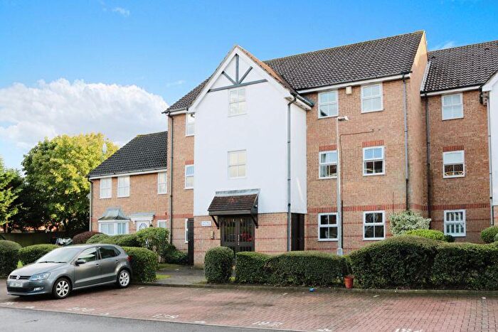 2 Bedroom Flat For Sale In Maplin Park, Langley, SL3
