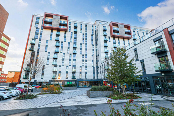 2 Bedroom Flat For Sale In Victoria Avenue, Southend-on-sea, SS2