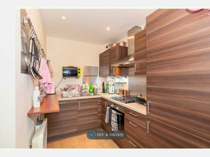 1 Bedroom Flat To Rent In Bronnley Court, London, W3