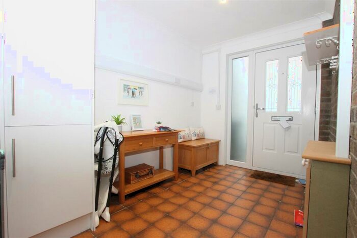 3 Bedroom Town House To Rent In West Street, Ventnor, PO38