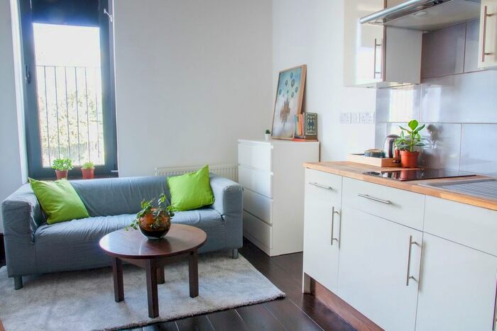 1 Bedroom Studio To Rent In Edgware Road, London, NW2