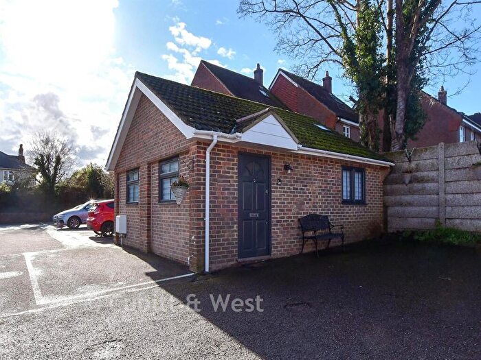 1 Bedroom Flat For Sale In Station Road, Dorking, Surrey, RH4