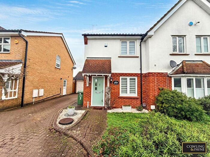 2 Bedroom Semi-Detached House For Sale In Carlyle Gardens, Wickford, SS12