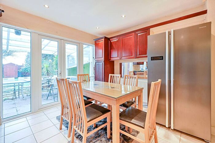 4 Bedroom Property To Rent In Lionel Road North, Ealing, Brentford, TW8