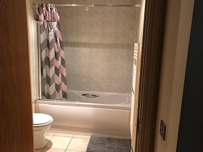 2 Bedroom Flat To Rent In Romford Road, London, E15