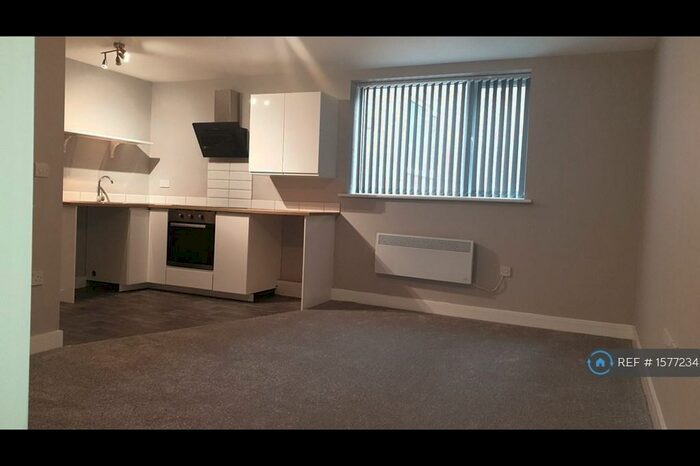 2 Bedroom Flat To Rent In James Street, Elland, HX5
