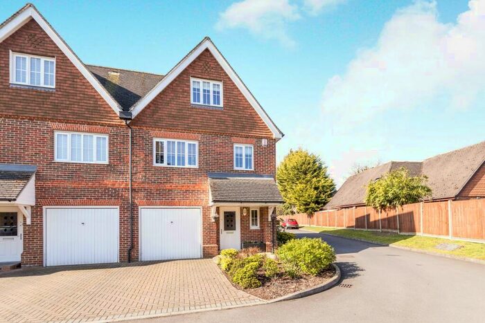 3 Bedroom Town House To Rent In Godwin Close, Wokingham, RG41