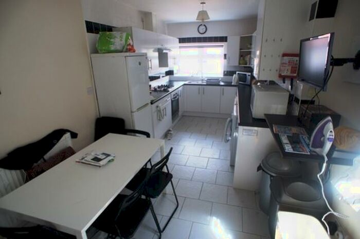 5 Bedroom Terraced House To Rent In Manor Street, Heath, CF14