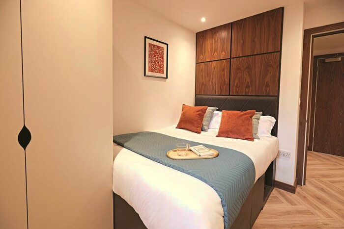 1 Bedroom Apartment To Rent In Apt, Live Oasis Merrion Street Gardens #, LS2