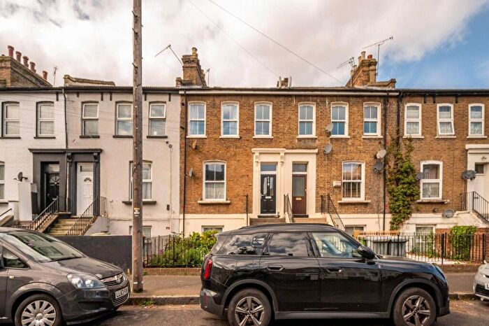 2 Bedroom Flat To Rent In Palmerston Road, Forest Gate, London, E7