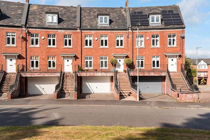 4 Bedroom Terraced House For Sale In Eastgate, Macclesfield, SK10