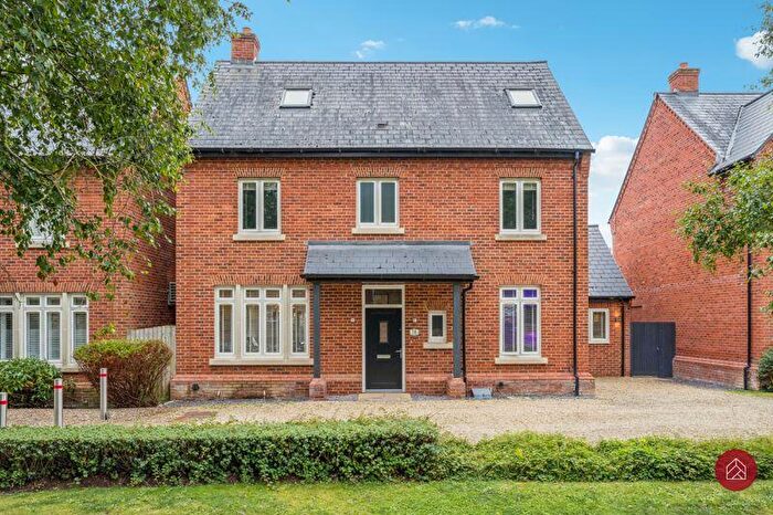 5 Bedroom Detached House For Sale In Hart Walk, Bicester, OX25