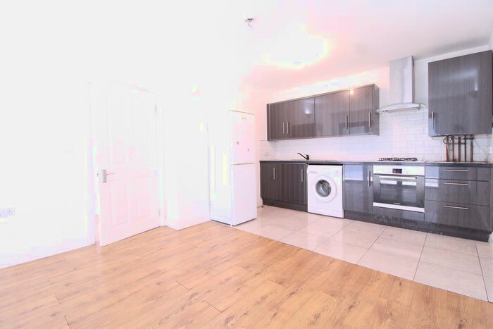 3 Bedroom Flat To Rent In Rectory Road, London, E17