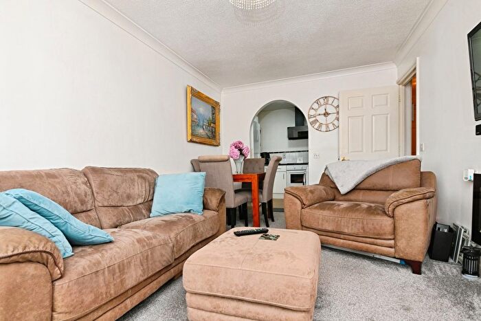 1 Bedroom Flat For Sale In Louise Close, Walton On The Naze, Essex, CO14