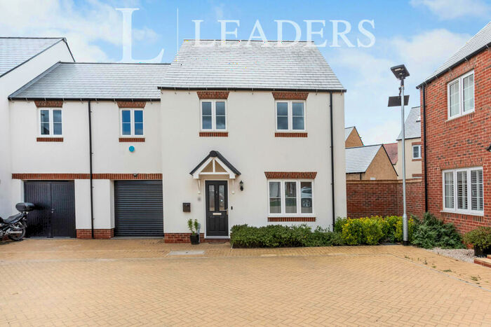 4 Bedroom Semi-Detached House To Rent In Dee Court. Bicester, OX26